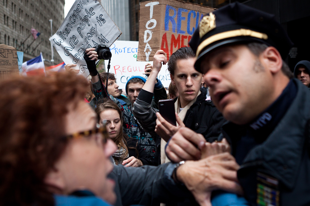 Polisen har hittills gripit hundratals människor sedan Occupy Wall Street-rörelsen drog igång.