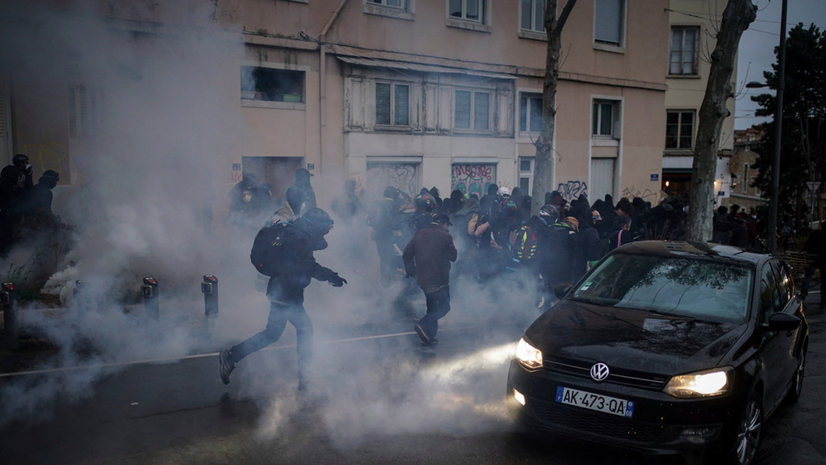 Protesterna i Frankrike fortsatte på fredagen, här i Lyon.