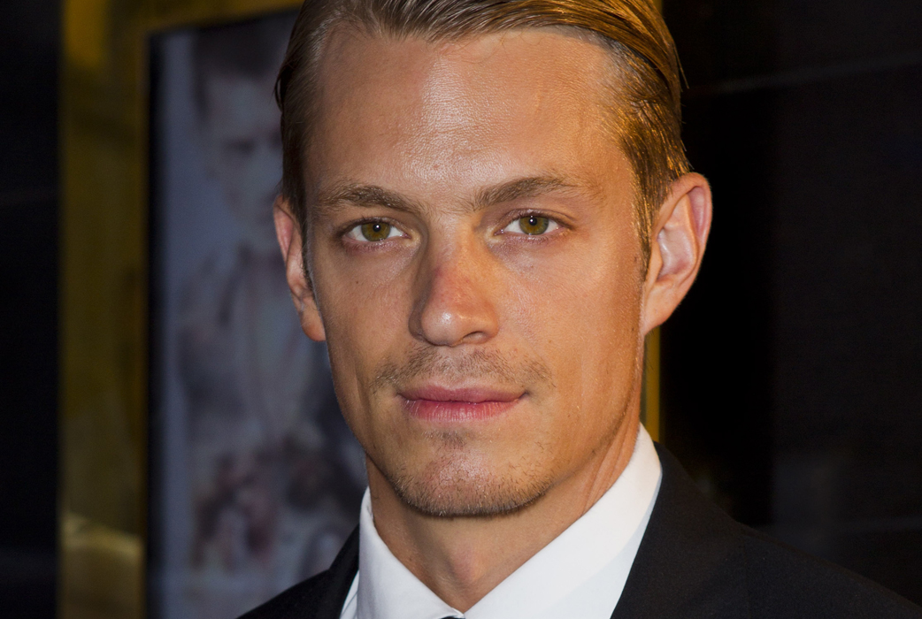 6. Snabba cash 2 hade premiär i somras och även om inte alla tyckte att filmen levde upp till förväntningarna kunde man luta sig tillbaka och kolla in Joel Kinnaman, 32, som spelar JW. 6. Snabba cash 2 hade premiär i somras och även om inte alla tyckte att filmen levde upp till förväntningarna kunde man luta sig tillbaka och kolla in Joel Kinnaman, 32, som spelar JW.