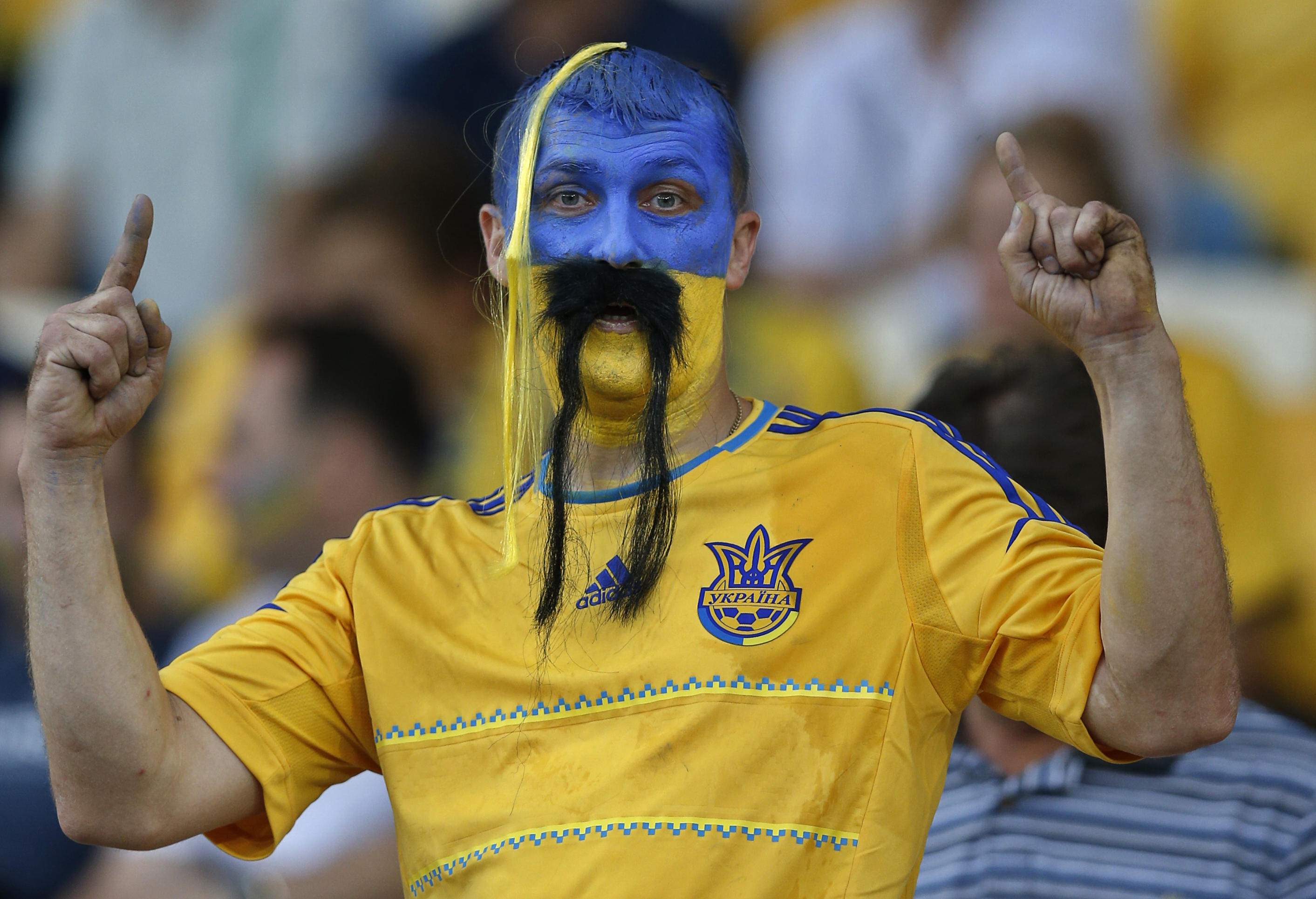 Ukrainas fans hade den ena märkliga utstyrseln..