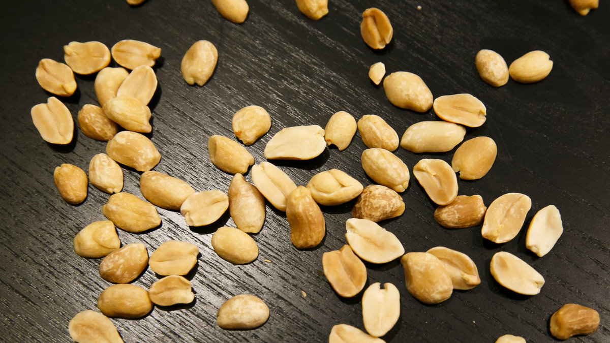 Nötter kan ge färre kalorier än vi trott.