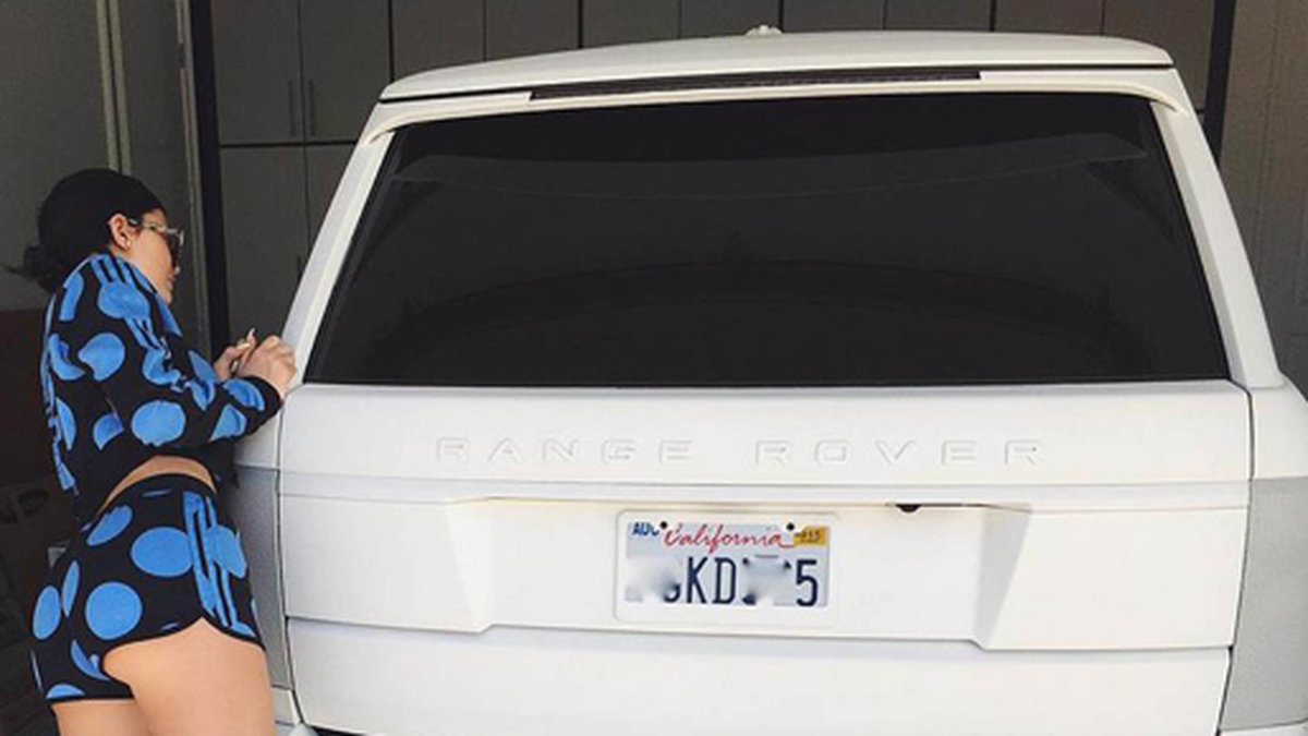Kylie Jenner ska ta en tur med sin bil.