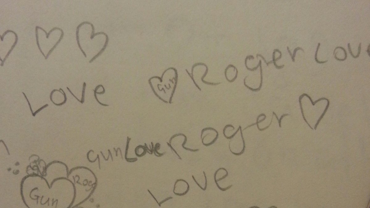 Hon var något kär i Roger. 