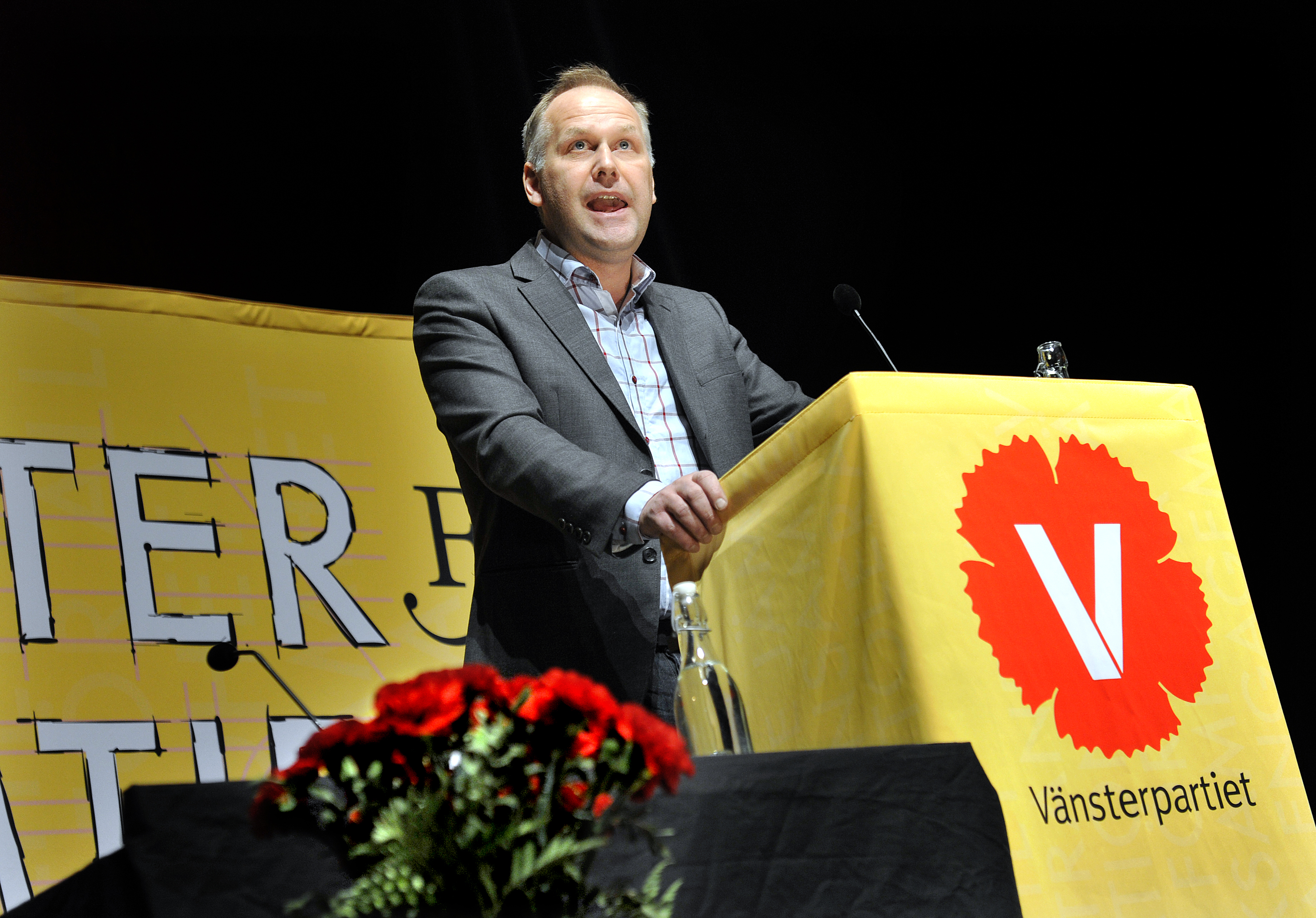 Som nyvald partiordförnade under vänsterartiets kongress i Uppsala i januari 2012. 