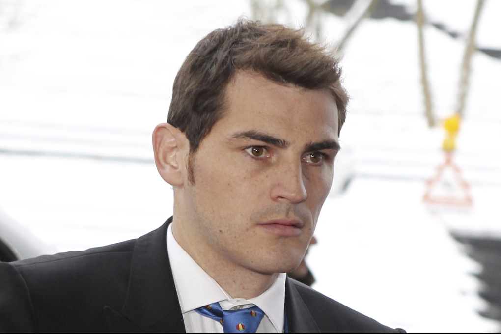Iker Casillas hade uppenbart fortfarande inte återhämtat sig sen måndagens fullständiga överkörning. Bra val Spanien!