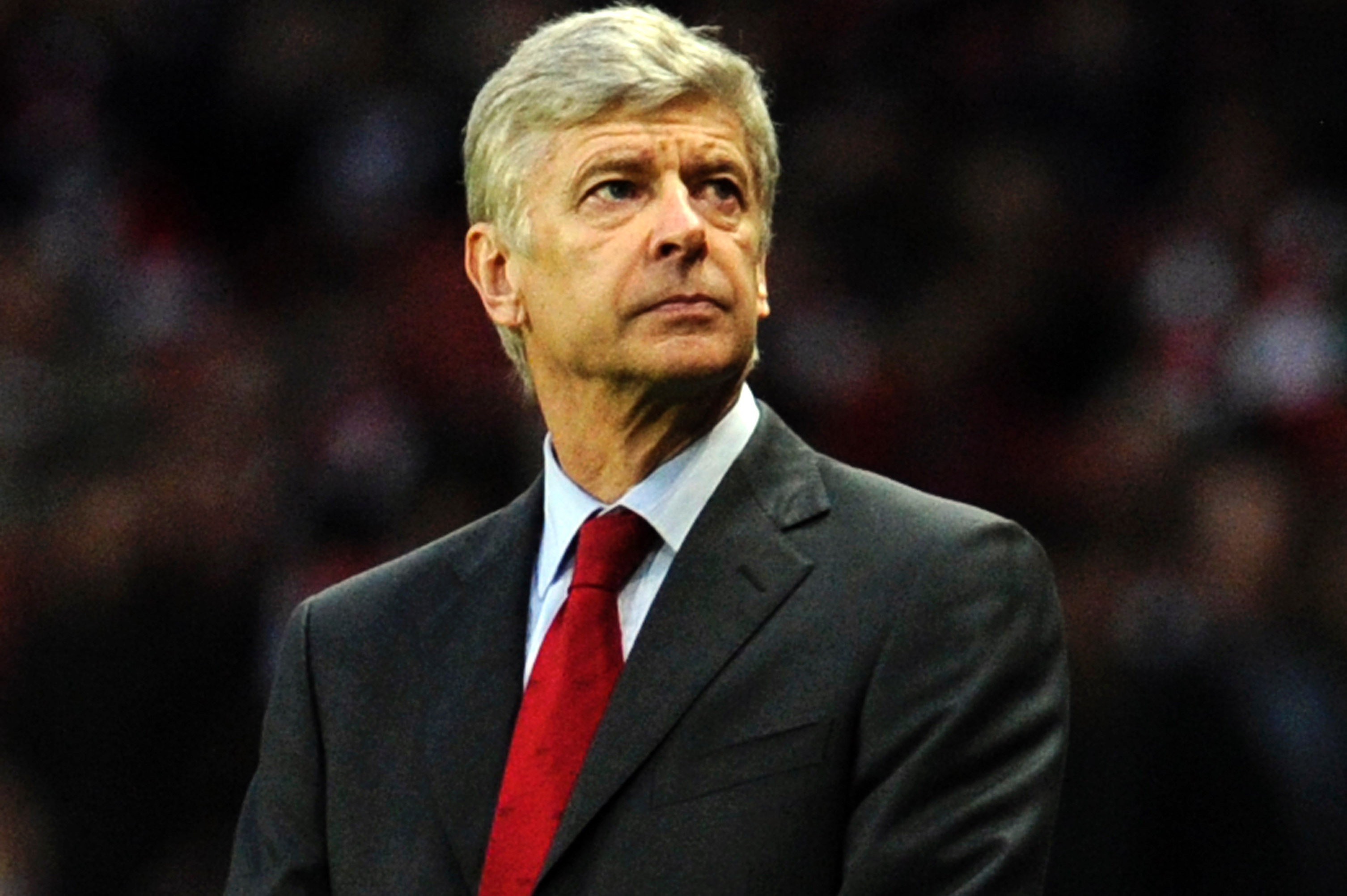Arsenal-tränaren Arsene Wenger menar att de är utsatta för en konspiration i spelordningen.