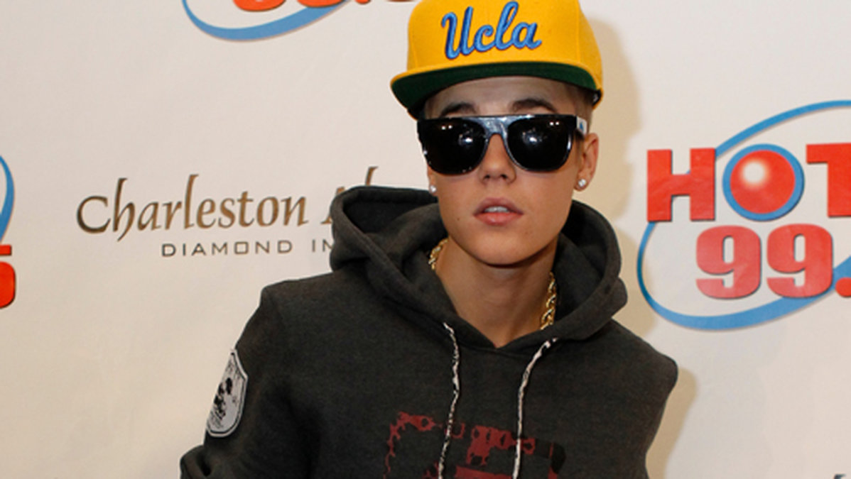 Justin Bieber – plötsligt med solbrillor hela tiden. Hmm...Shady? 