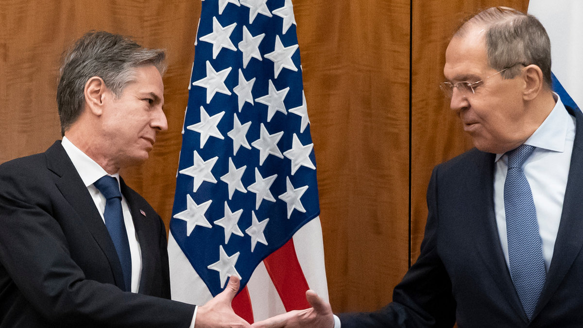 USA:s utrikesminister Antony Blinken och hans ryske motpart Sergej Lavrov inleder mötet i Genève.