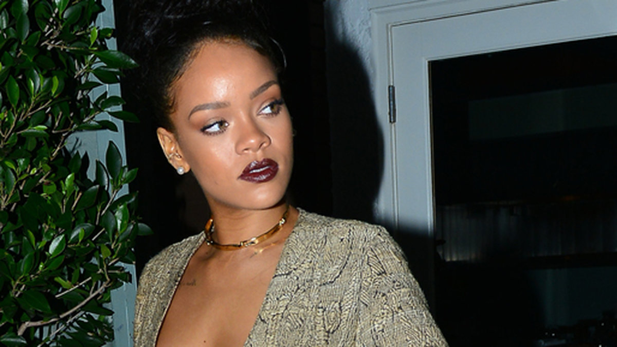 Rihanna lämnar restaurangen Giorgio Baldi i Los Angeles.