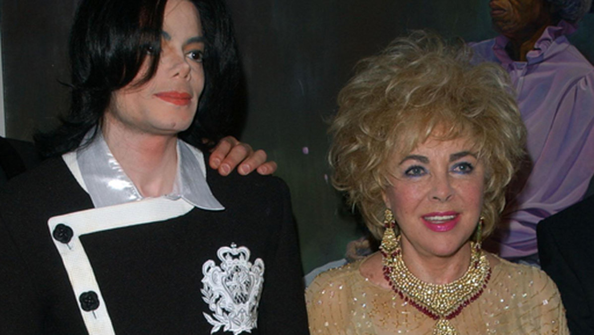 Så här såg det ut år 2002 när Elizabeth och hennes goda vän Michael Jackson var på en gala.