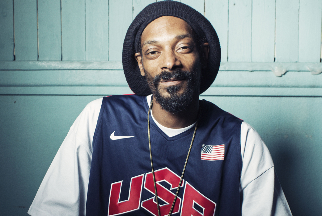 Hiphopstjärnan Snoop Dogg, eller Snoop Lion som han heter nu, är egentligen döpt till Cordazer Broadus. Hiphopstjärnan Snoop Dogg, eller Snoop Lion som han heter nu, är egentligen döpt till Cordazer Broadus.