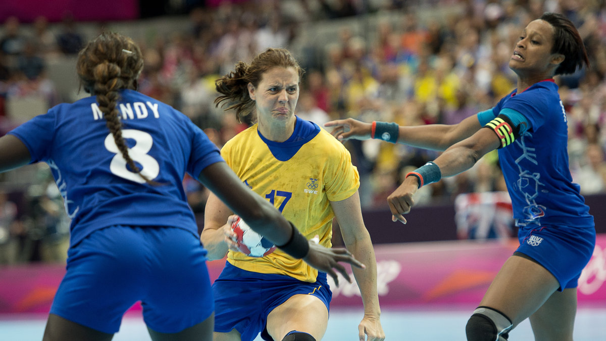 Nu måste Sverige förlita sig på andra resultat för att gå vidare till kvartsfinal.