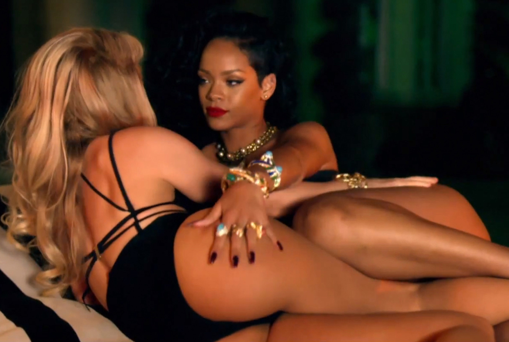 Det slår gnistor mellan Shakira och Rihanna i den nya videon. 