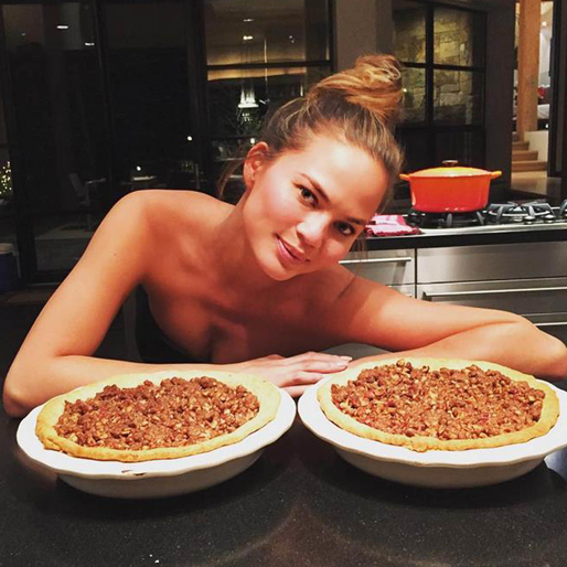 Chrissy Teigen firade thanksgiving. Chrissy Teigen firade thanksgiving.