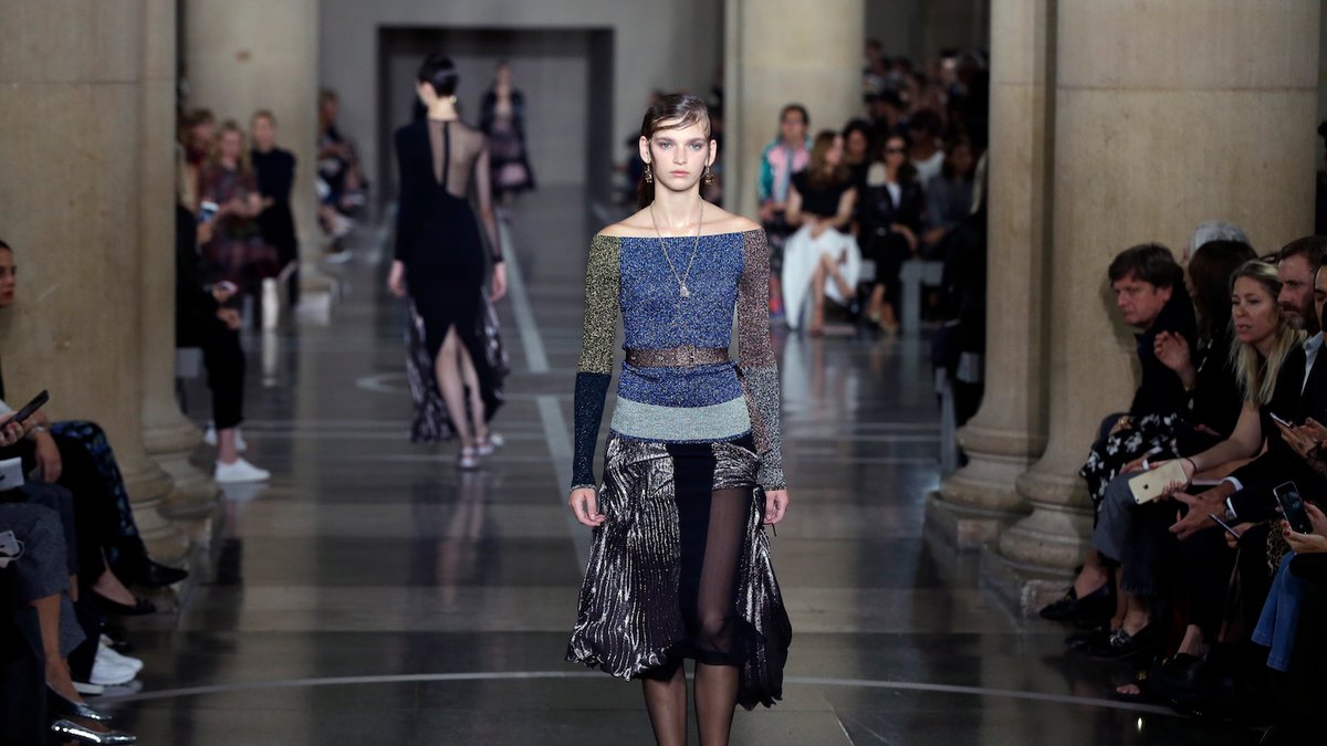 Inte första gången designern Christopher Kane använder sig av foppatofflan på Fashion Week. 
