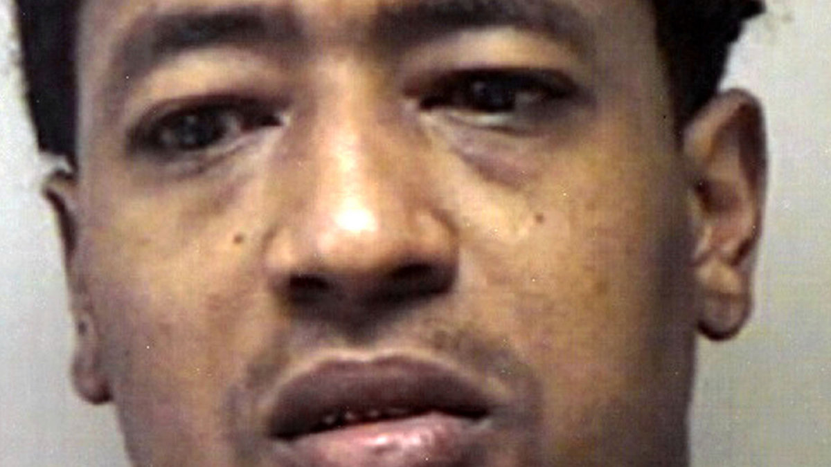 Rapparen C-Murder, som är bror till rapparen Master P, sitter just nu fängslad på livstid. Han dömdes år 2002 efter att ha dödat sitt 16-åriga fan Steve Thomas på en nattklubb i Louisiana. 