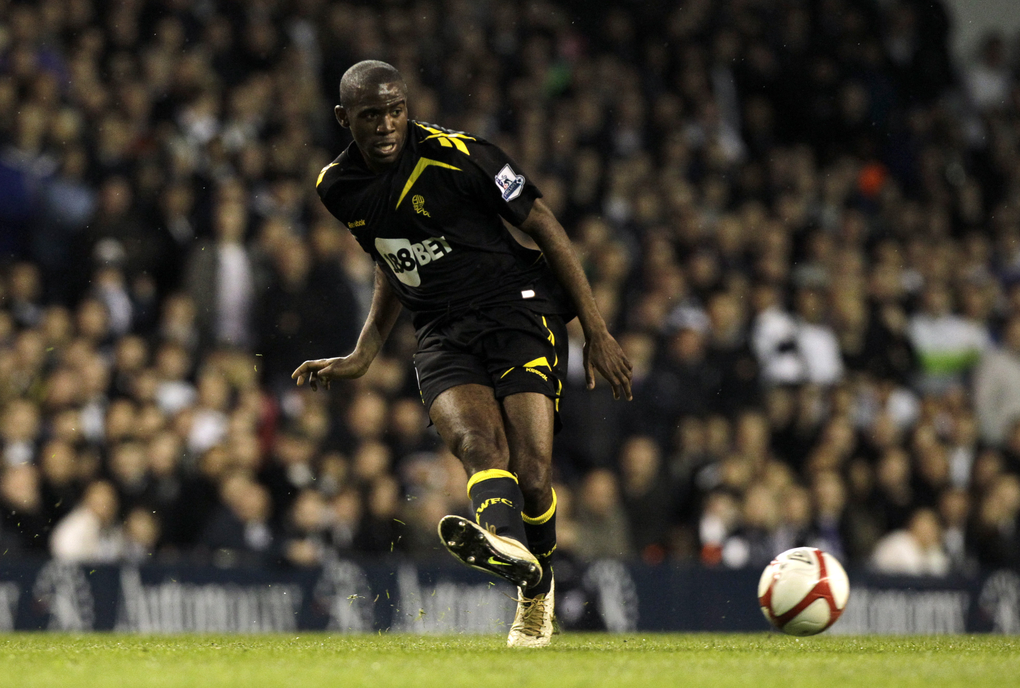 Fabrice Muamba drabbades av en hjärtattack under FA Cup-kvartsfinalen mellan Tottenham och Bolton.