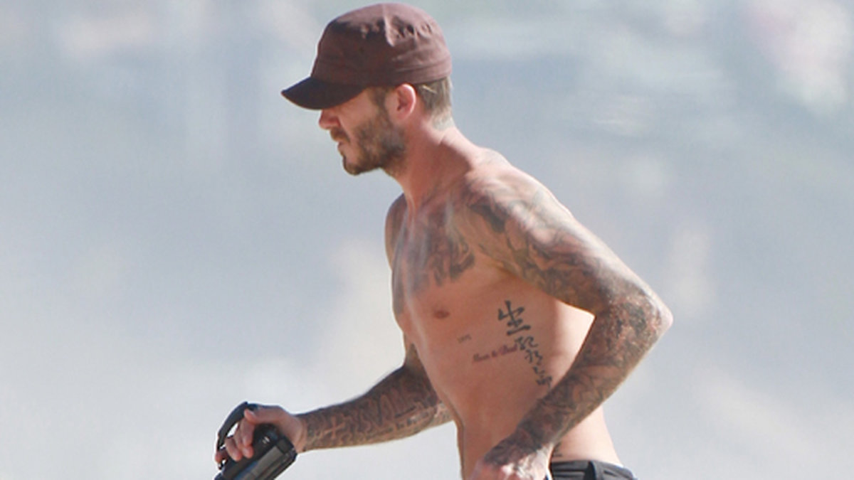 David Beckham njuter av lite sol på stranden i Los Angeles. 