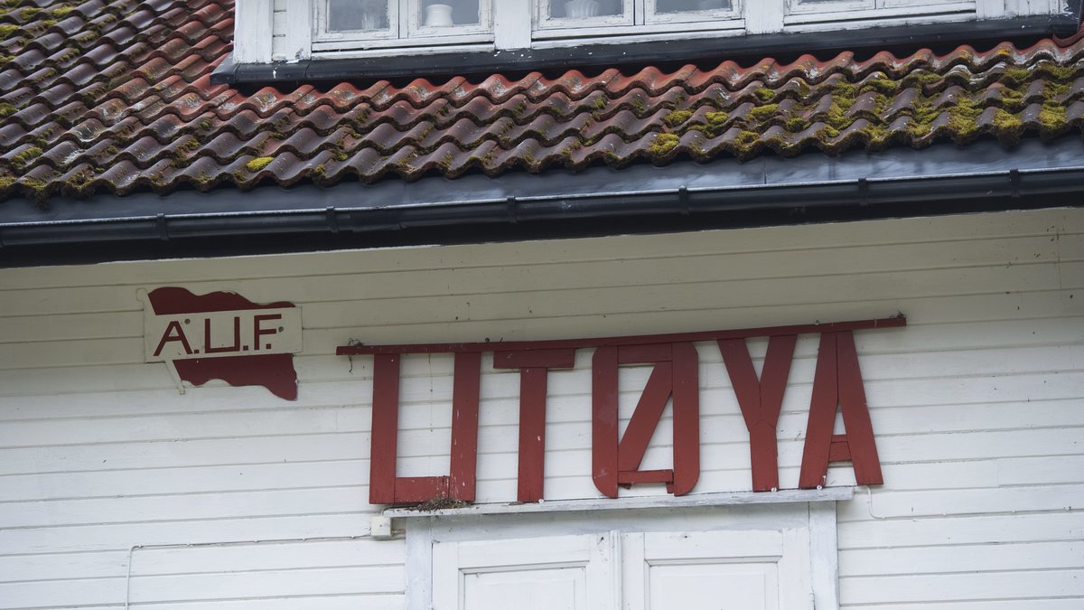 77 människor dödades av bomben i Oslo och av skotten på Utöya.