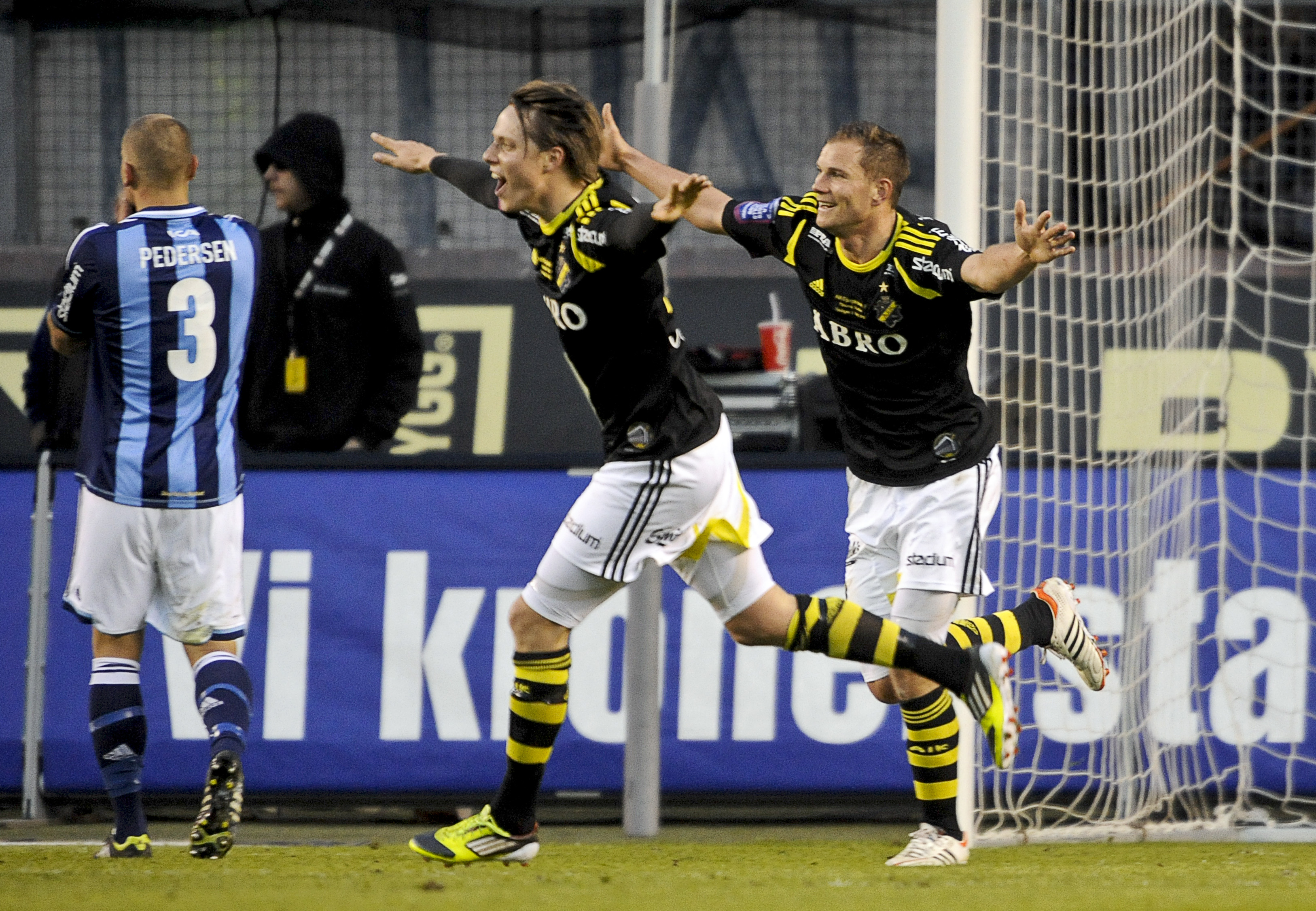 AIK-jubel vid 1-1 målet.
