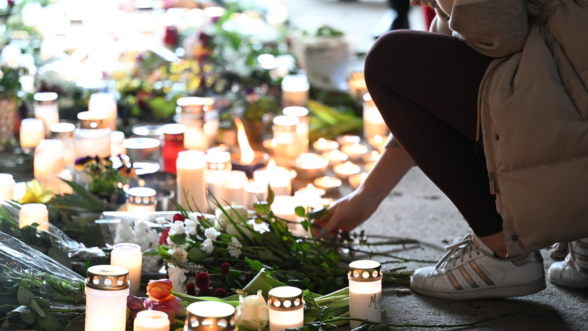 I helgen hölls en minnesstund i Skärholmen centrum för den man som sköts ihjäl i en gångtunnel några dagar tidigare.