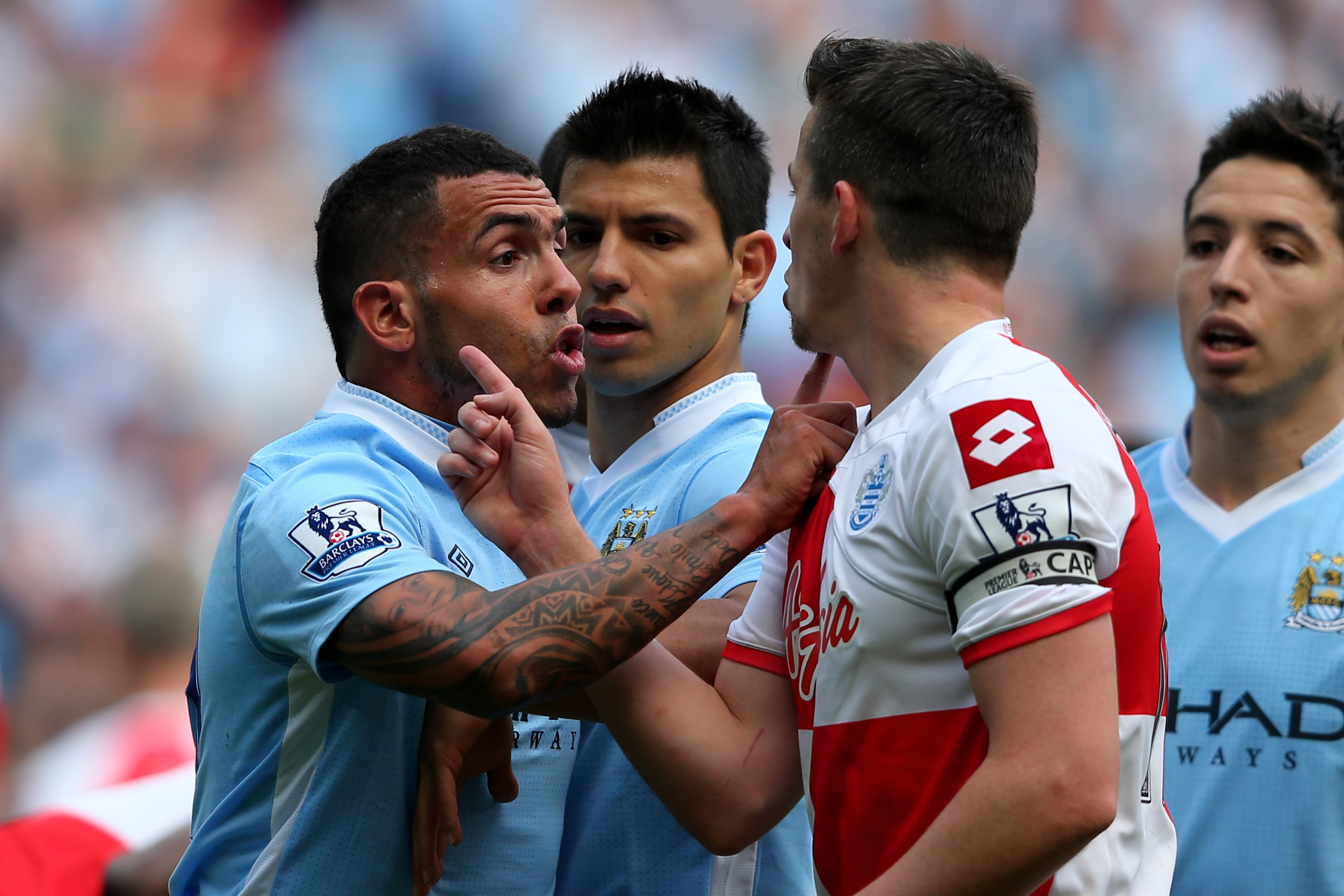 Carlos Tevez och Joey Barton var på varandra i den situation där Barton blev utvisad. Carlos Tevez och Joey Barton var på varandra i den situation där Barton blev utvisad.