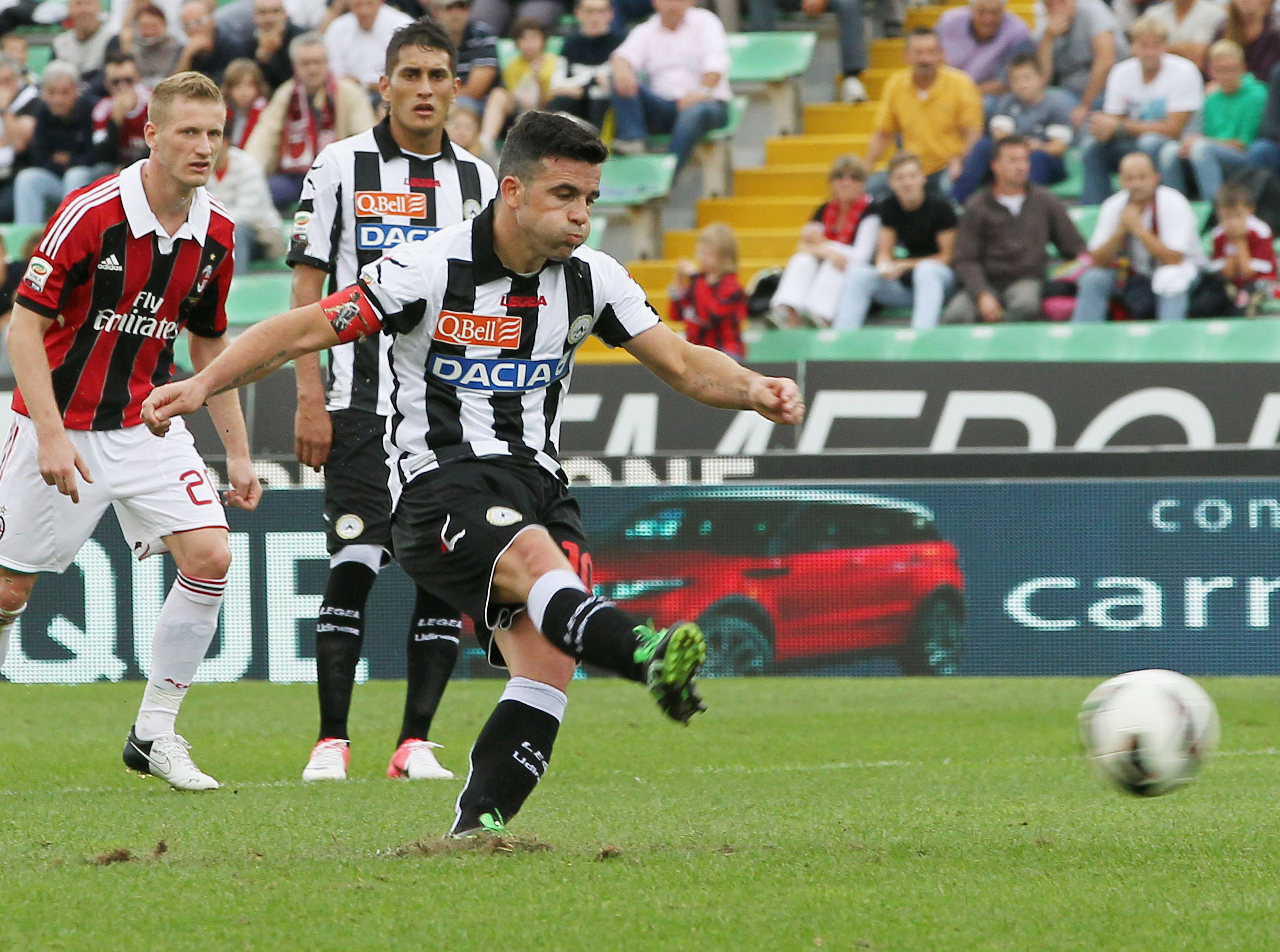 Antonio Di Natale dundrade in straffen som innebar seger för Udinese.