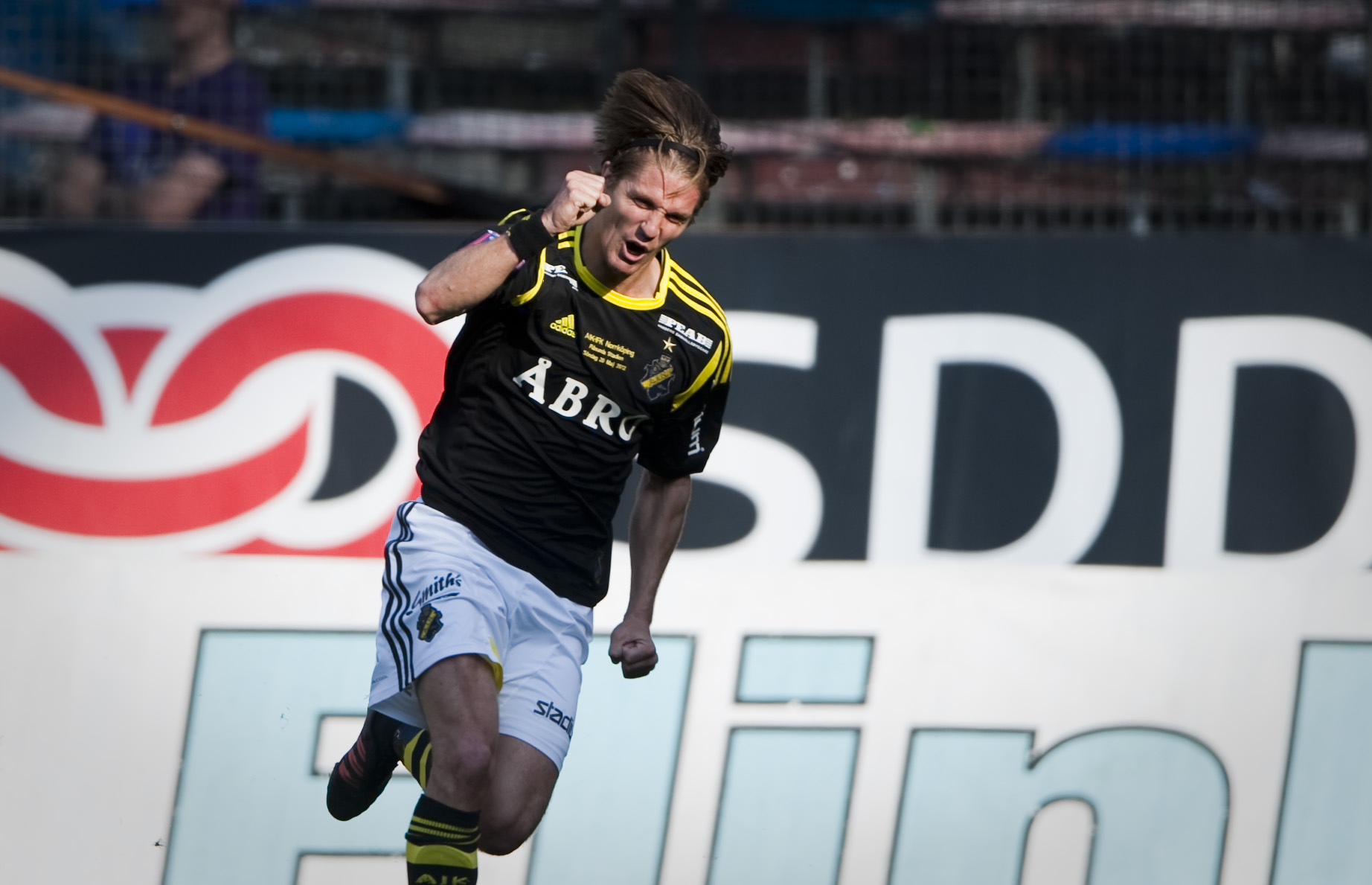 Men bara 16 minuter senare gjorde Martin Lorentzson 3–2 och AIK hade därmed vänt.