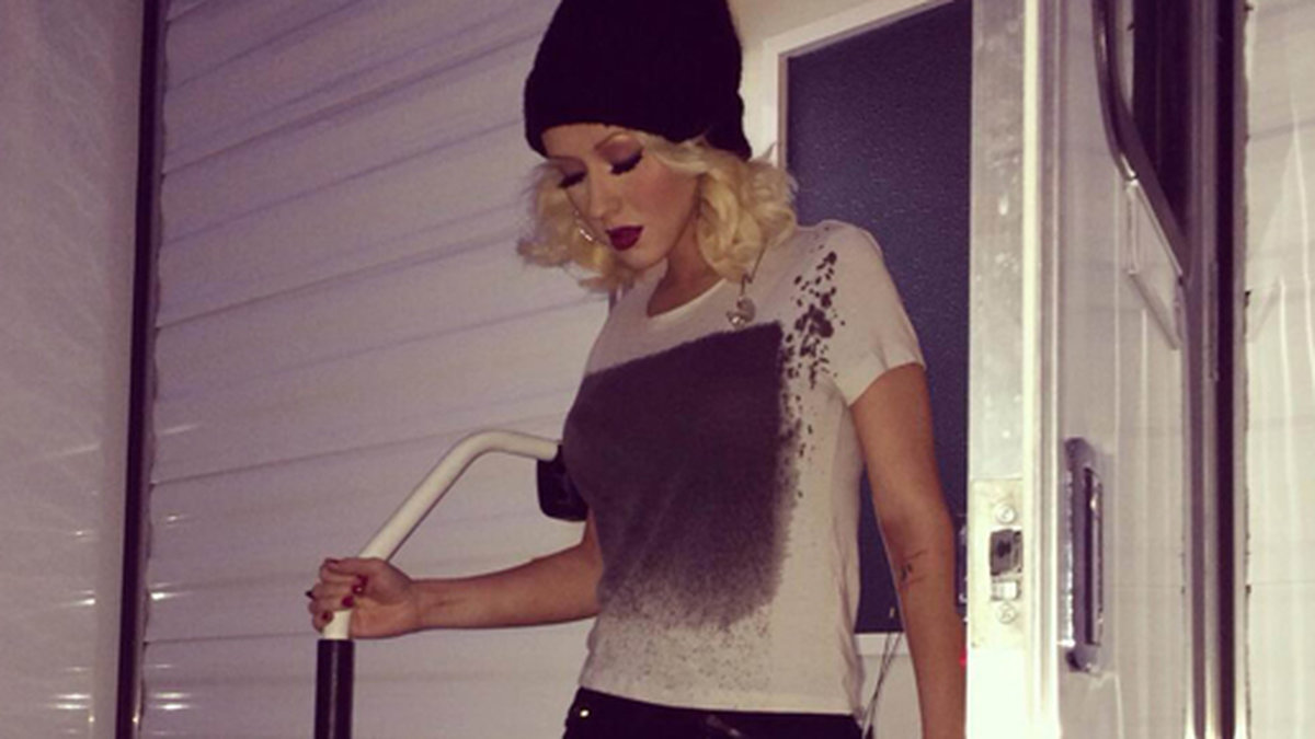 Christina Aguilera lämnar sin trailer för att sända The Voice.