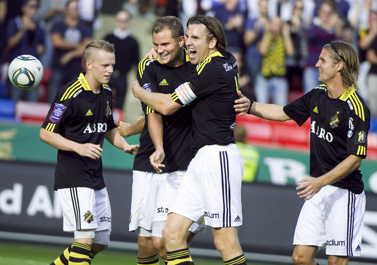 AIK har värvat två spelare – men inte släppt någon än. Det lär bli fler förändringar. 
