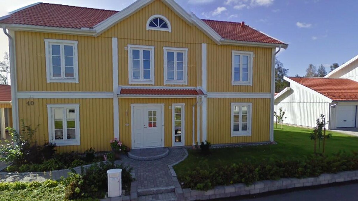 Denna Google Street View-bild visar var Humlevägen 40 i Umeå är belägen. Fastigheten bytte ägare i december 2020, när de nya ägarna tog över fastigheten för 6 000 000 kronor. 