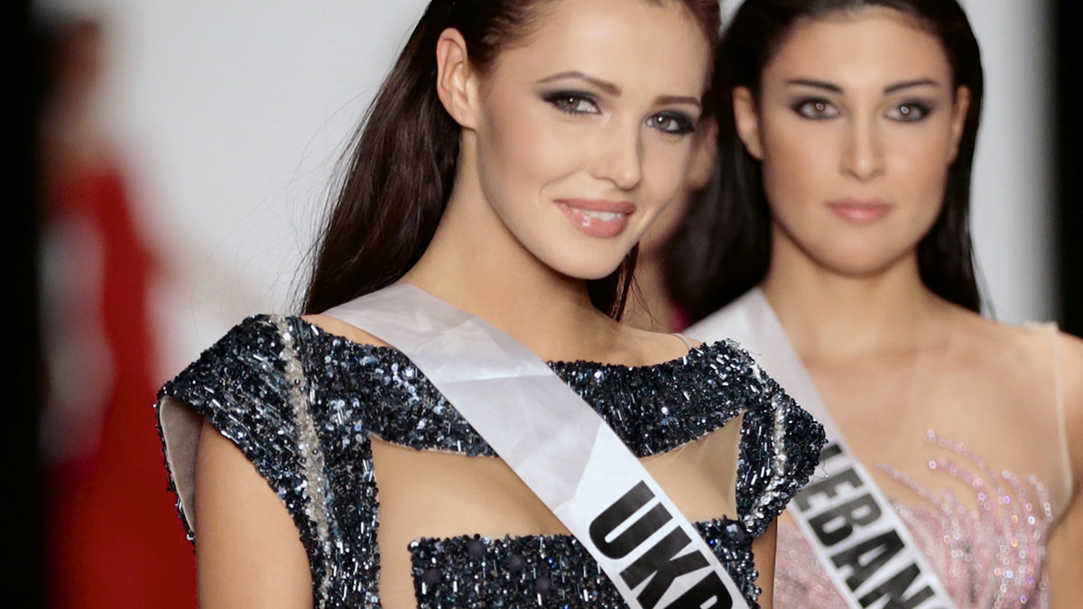 Miss Ukraina Olga Storozhenko på catwalken.