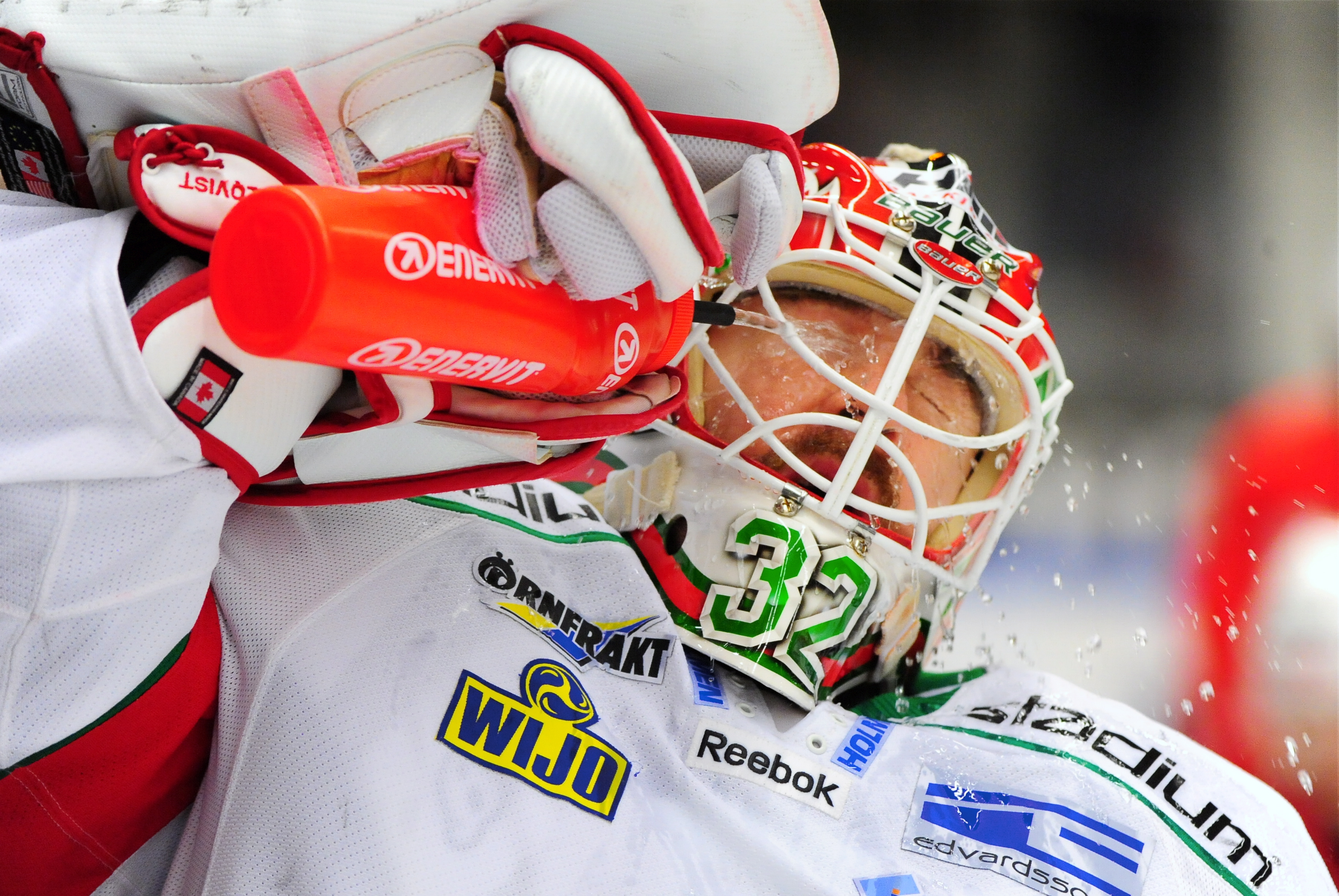 Mikael Tellqvist släppte in 2-1 under armen - ett mål som såg enkelt ut. 