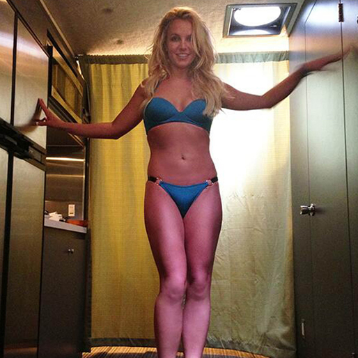 Britney Spears bjuder på bikinibilder.