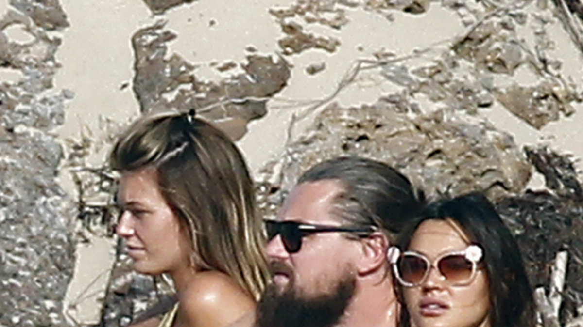 Leonardo DiCaprio myser på St Barths med vackra damer. 