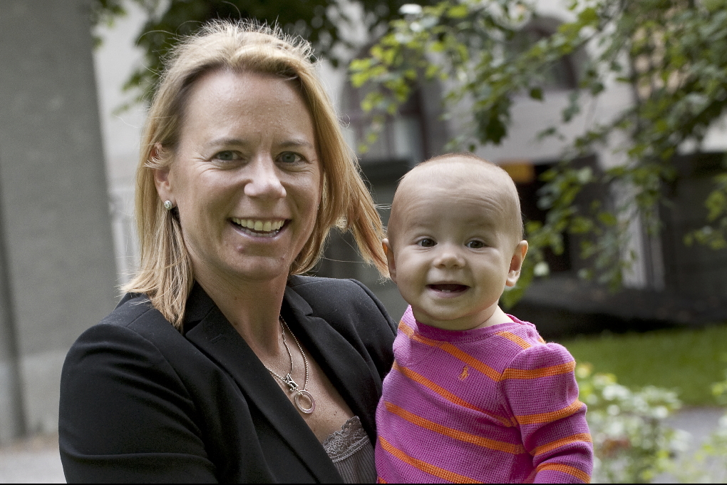 Annika Sörenstam tillsammans med sin dotter Ava.