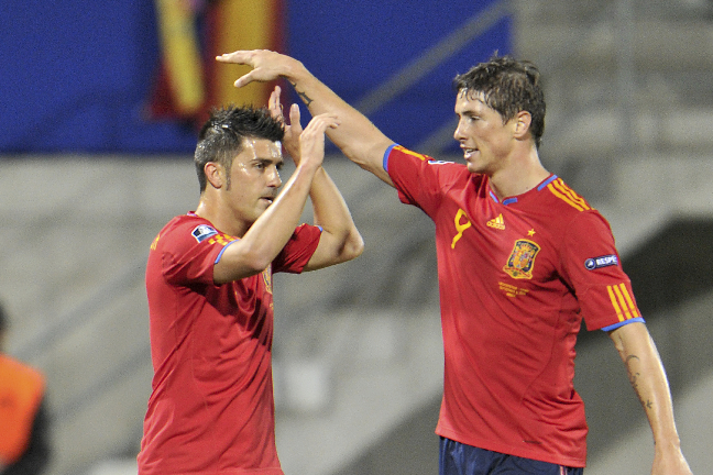 David Villa och Fernando Torres klappar om varandra efter 1-0-målet.