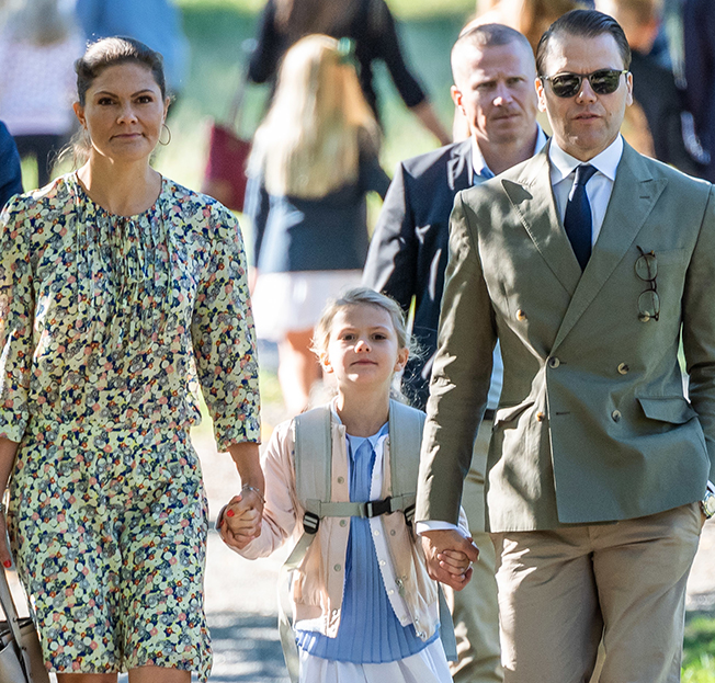 kronprinsessan Victoria och prins Daniel med dottern Estelle. kronprinsessan Victoria och prins Daniel med dottern Estelle.