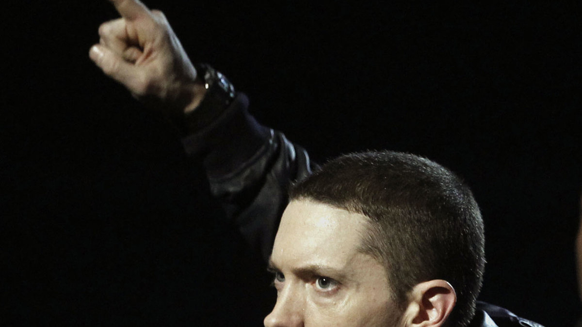Eminem brukar kräva en hel märkliga grejer, men år 2011 överträffade han till och med sig själv. Då ville han ha ett akvarium med koi-fiskar installerat backstage. 