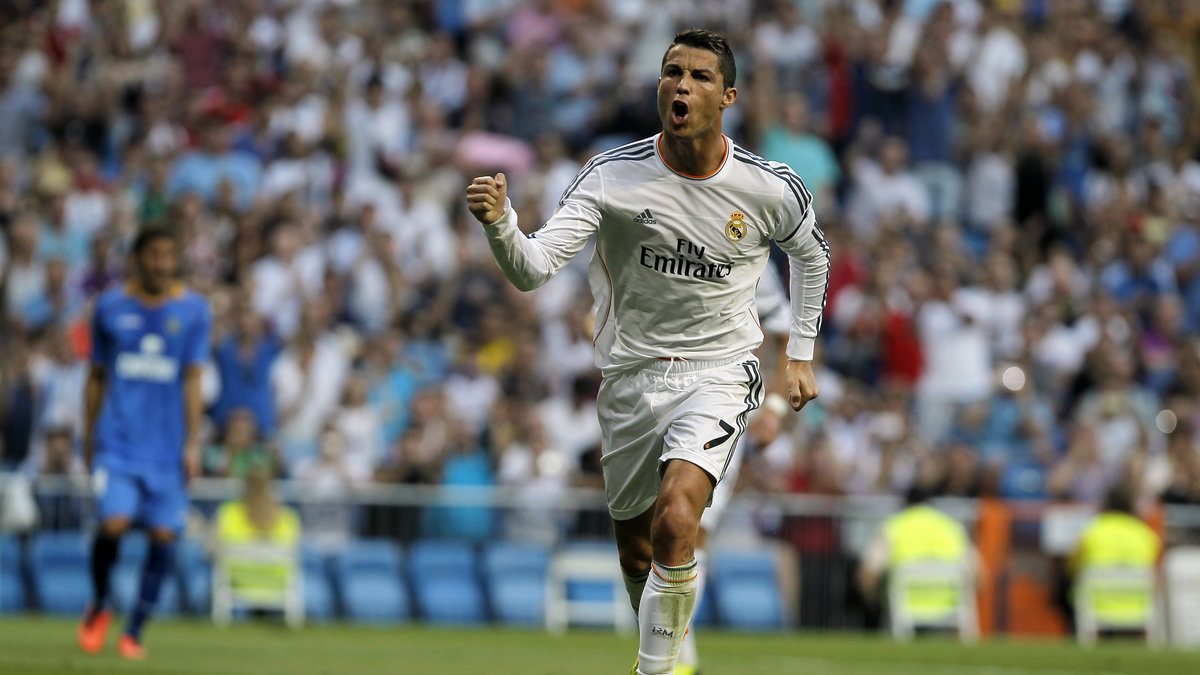 Cristiano Ronaldo har ett speciellt tillslag på bollen och är en gudomlig frisparksskytt.