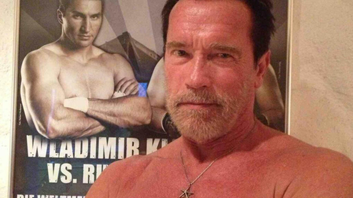 Arnold Schwarzenegger är inte direkt liten. 
