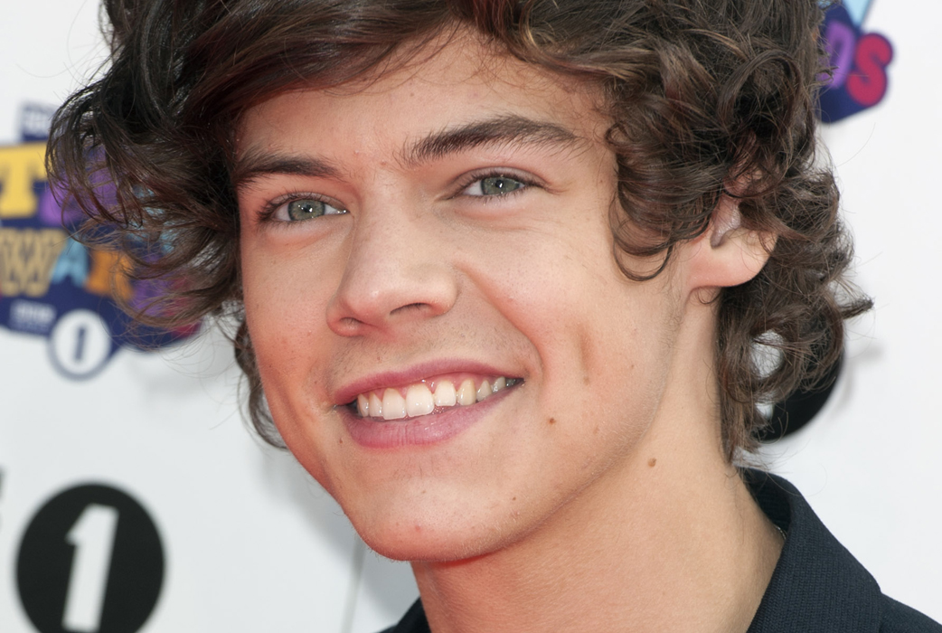 19. Många tonårshjärtan brast antagligen när det framgick att Harry Styles, 18, i pojkbandet One Direction inte verkar vara singel längre. Han har nämligen setts umgås mycket med Taylor Swift på sistone. 19. Många tonårshjärtan brast antagligen när det framgick att Harry Styles, 18, i pojkbandet One Direction inte verkar vara singel längre. Han har nämligen setts umgås mycket med Taylor Swift på sistone.