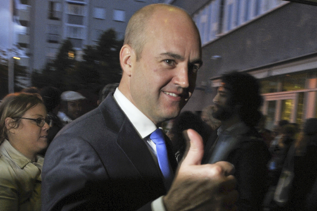 Tummen upp. Fredrik Reinfeldt. 