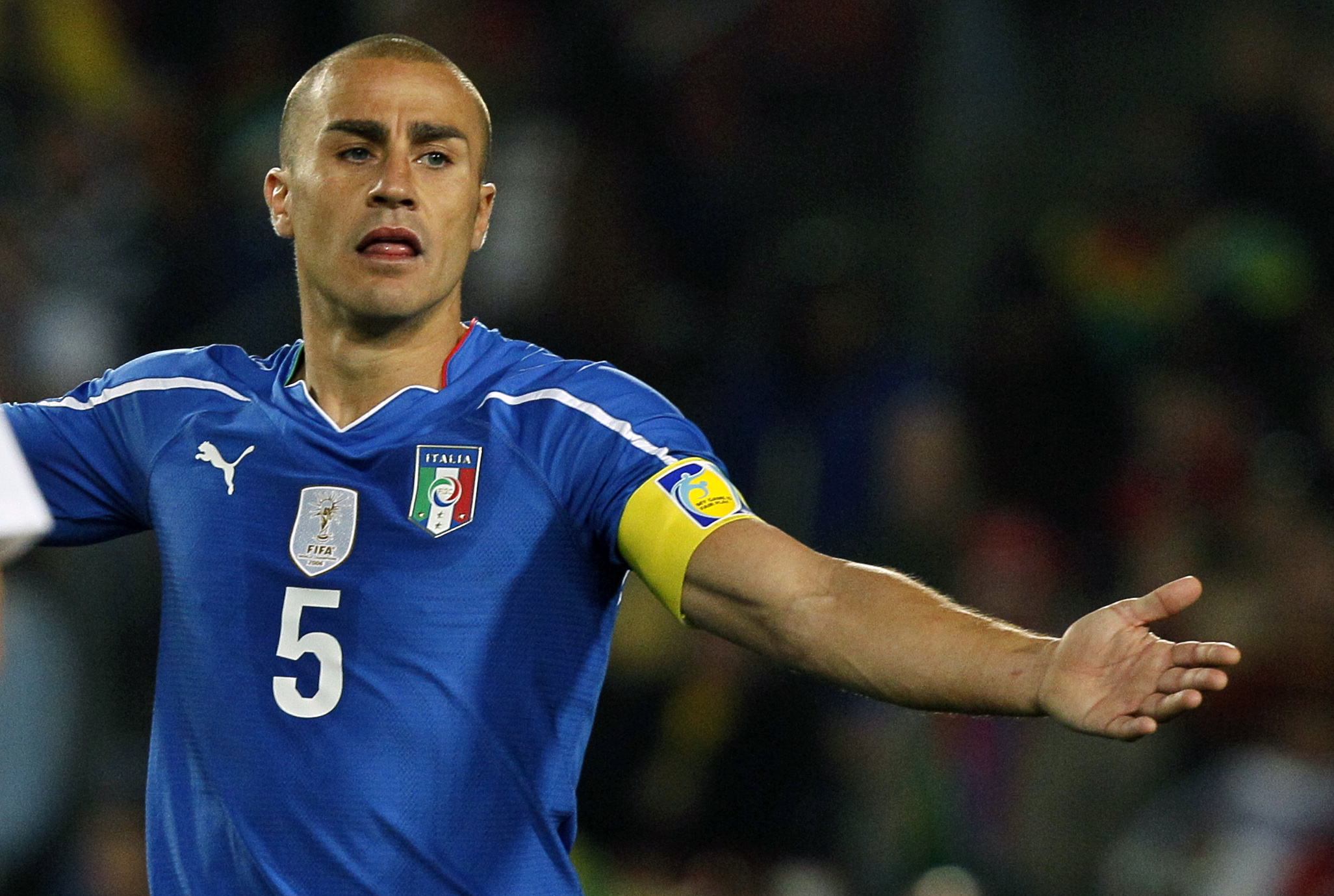 1997 debuterade Cannavaro i Italienska tröjan. 1997 debuterade Cannavaro i Italienska tröjan.