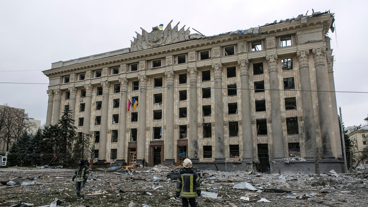 Stadshuset i centrala Charkiv är en av byggnaderna som skadats kraftigt av ryska attacker. Bild från 1 mars.
