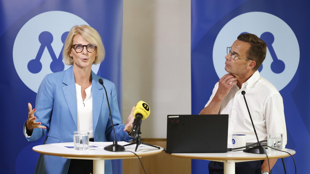 Moderaternas ekonomiskpolitiska talesperson Elisabeth Svantesson och partiledare Ulf Kristersson. Arkivbild.
