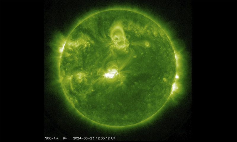 Den här bilden från NASA visar solen sett från satelliten Solar Dynamics Observatory (SDO) lördagen den 23 mars 2024. Då utbröt den senaste solstormen. Foto: AP/TT Den här bilden från NASA visar solen sett från satelliten Solar Dynamics Observatory (SDO) lördagen den 23 mars 2024. Då utbröt den senaste solstormen. Foto: AP/TT