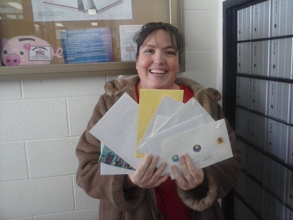 Colins mamma Jennifer skaffade en postbox så att människor kan skicka grattis-kort.