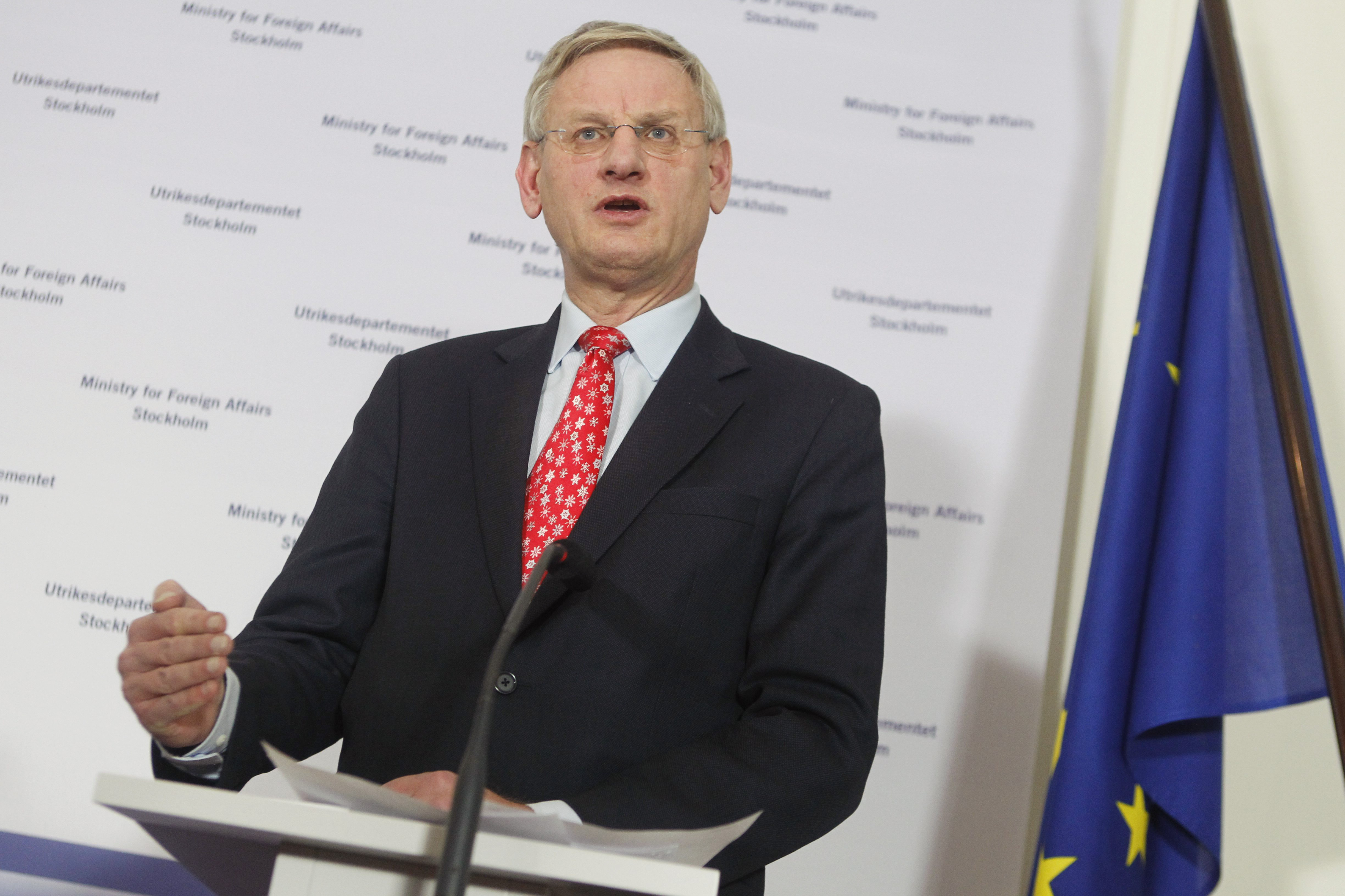 Carl Bildt och regeringen har tidigare fått kritik för att ha en hycklande inställning vad gäller vapenförsäljning till bland annat Tunisien.