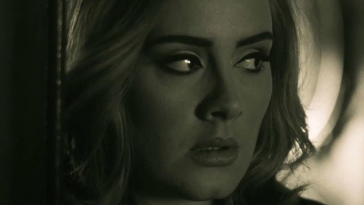 Adele i videon till "Hello".